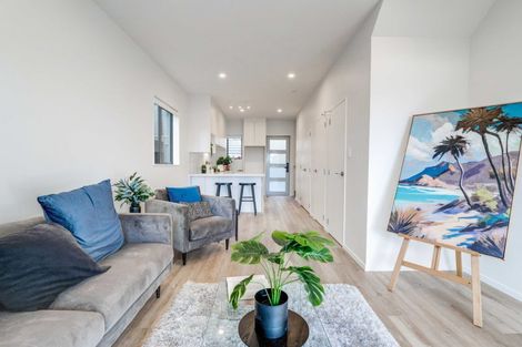 Photo of property in 9/15 Sea Vista Avenue, Beach Haven, Auckland, 0626