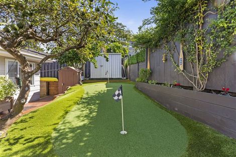 Photo of property in 2/7 Yarra Place, Botany Downs, Auckland, 2010