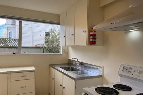 Photo of property in 5 Hawker Street, Mount Victoria, Wellington, 6011