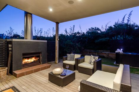 Photo of property in 22 Wonderview Road, Leigh, 0985