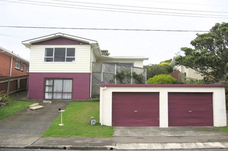 Photo of property in 16 Oswald Crescent, Paparangi, Wellington, 6037