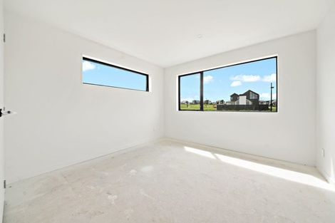 Photo of property in 43 Evergreen Parade, Rosehill, Papakura, 2113