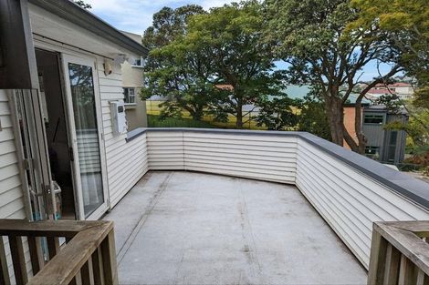 Photo of property in 87b Kelburn Parade, Kelburn, Wellington, 6012