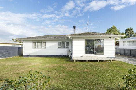 Photo of property in 27 Pinedale Parade, Milson, Palmerston North, 4414