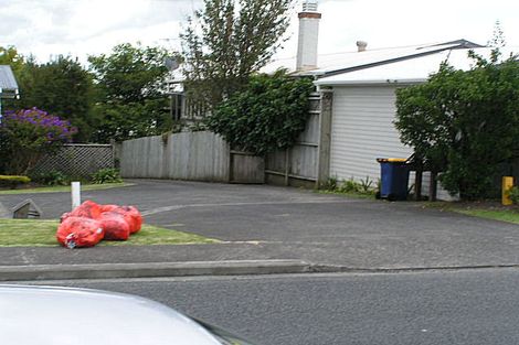 Photo of property in 1/3 Eversleigh Road, Belmont, Auckland, 0622