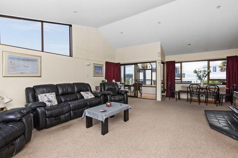 Photo of property in 30a Enfield Road, Hospital Hill, Napier, 4110