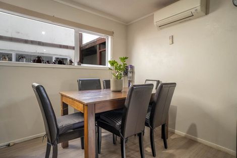 Photo of property in 19 Hollydale Grove, Churton Park, Wellington, 6037