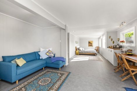 Photo of property in 2 Government Road, Raglan, 3225