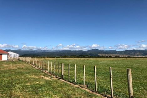 Photo of property in 235 Tararua Road, Levin, 5571