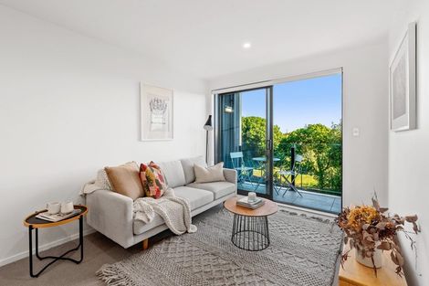 Photo of property in 8 Thompson Park Road, Mount Wellington, Auckland, 1060