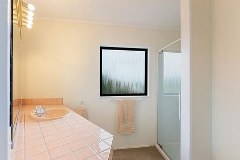 Photo of property in 18 Ara Kuaka, Waikanae Beach, Waikanae, 5036