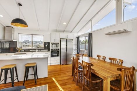 Photo of property in 17 Newland Grove, Henderson, Auckland, 0610