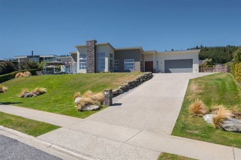 Photo of property in 16 Urquhart Place, Wanaka, 9305