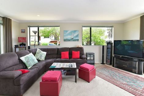 Photo of property in 11 Parkwood Crescent, Gulf Harbour, Whangaparaoa, 0930