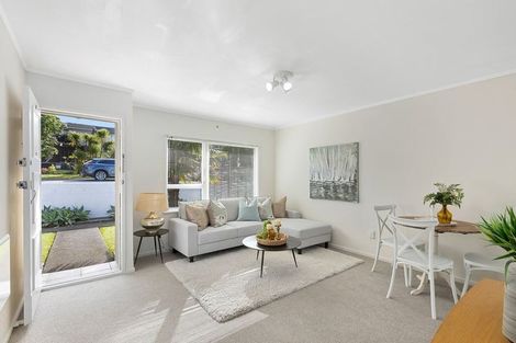 Photo of property in 2/10 Agincourt Street, Glenfield, Auckland, 0629