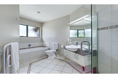 Photo of property in 127a Browns Bay Road, Browns Bay, Auckland, 0630