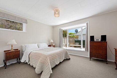 Photo of property in 15 Whirinaki Crescent, Heretaunga, Upper Hutt, 5018