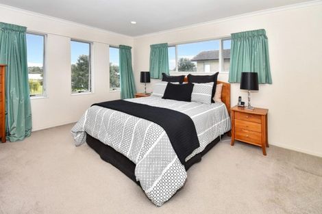 Photo of property in 21 Stranraer Crescent, Wattle Downs, Auckland, 2103