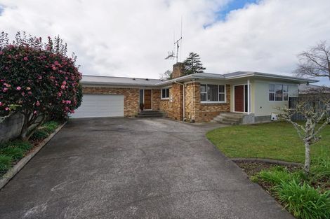 Photo of property in 2 Dover Road, St Andrews, Hamilton, 3200