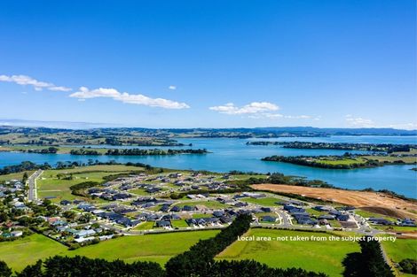 Photo of property in 21 Tahuna Minhinnick Drive, Glenbrook, 2681