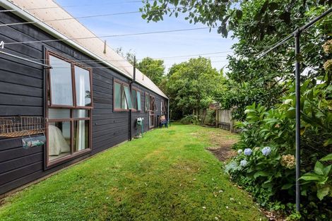 Photo of property in 19a John Guthrie Place, Merrilands, New Plymouth, 4312