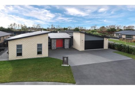 Photo of property in 43 Davaar Crescent, Broomfield, Christchurch, 8042