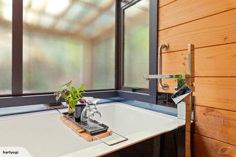 Photo of property in 52 Rauhuia Crescent, Parau, Auckland, 0604