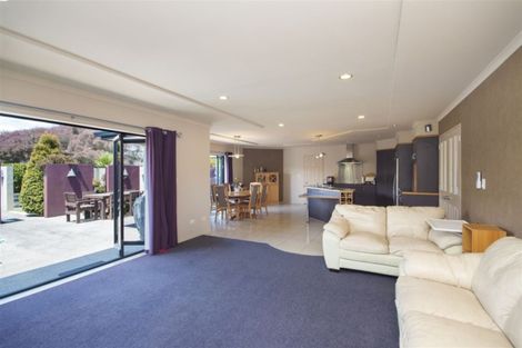 Photo of property in 8 Frank Knight Place, Waiuku, 2123