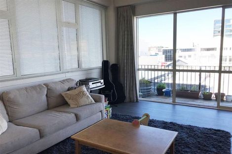 Photo of property in De Vere Apartments, 10/23 Tennyson Street, Te Aro, Wellington, 6011