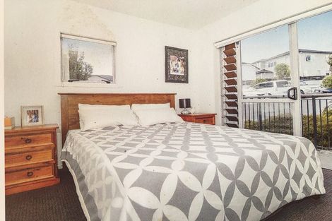 Photo of property in 1a/60 Masons Road, Oteha, Auckland, 0632