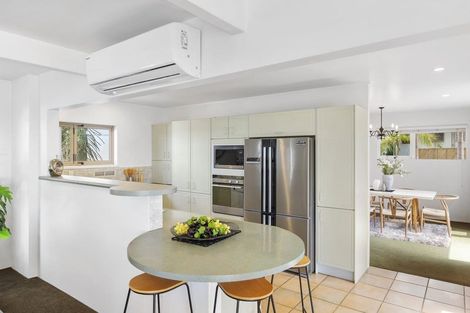 Photo of property in 825 Beach Road, Browns Bay, Auckland, 0630