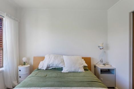 Photo of property in 1/2 Vodanovich Road, Te Atatu South, Auckland, 0610