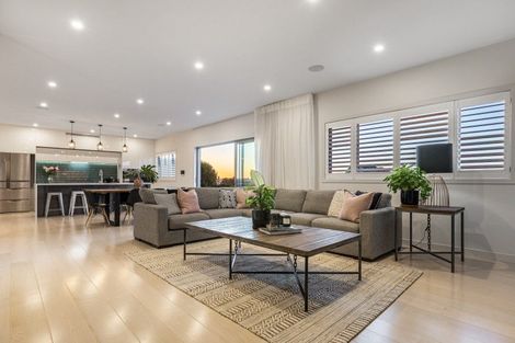 Photo of property in 17 Winscombe Street, Belmont, Auckland, 0622