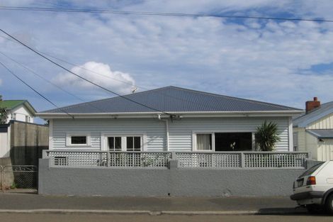 Photo of property in 1-2/9 Trent Street, Island Bay, Wellington, 6023