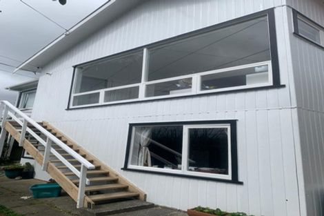 Photo of property in 60 Mortimer Terrace, Brooklyn, Wellington, 6021