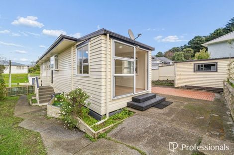 Photo of property in 1 Wakefield Terrace, Tawa, Wellington, 5028