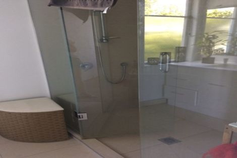 Photo of property in 90 Knights Road, Rothesay Bay, Auckland, 0630