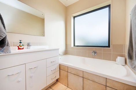 Photo of property in 23 Woodgate Court, Fitzherbert, Palmerston North, 4410