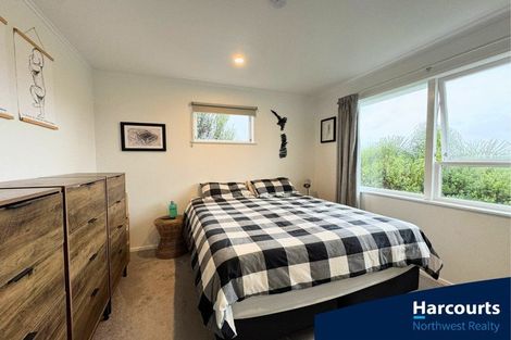 Photo of property in 20 Edgerton Road, Te Atatu Peninsula, Auckland, 0610