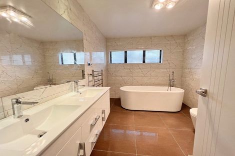 Photo of property in 115e Sturges Road, Henderson, Auckland, 0612