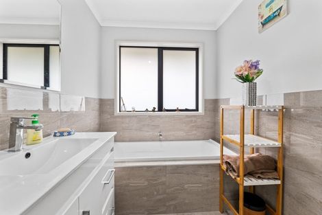 Photo of property in 11 Frederick Place, Whalers Gate, New Plymouth, 4310