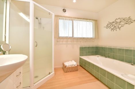 Photo of property in 1/4 John Dee Crescent, Red Beach, 0932