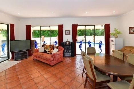 Photo of property in 744 Peak Road, Helensville, 0875