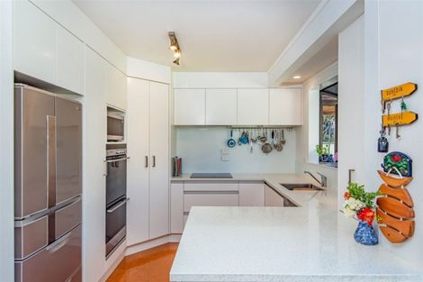 Photo of property in 3a Fraser Road, Narrow Neck, Auckland, 0624