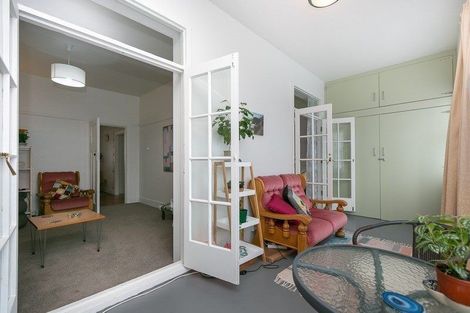 Photo of property in Devonport Apartments, 19/127 Saint Aubyn Street, New Plymouth, 4310