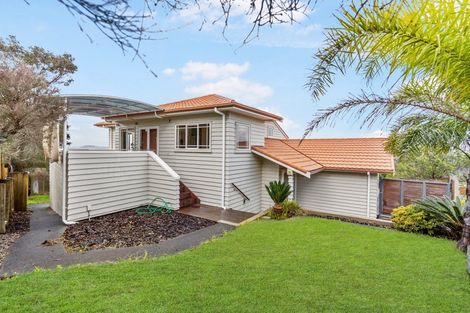 Photo of property in 4 Worthington Place, West Harbour, Auckland, 0618