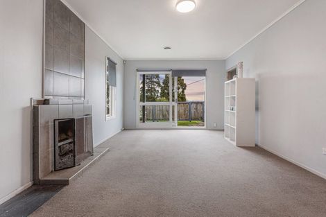 Photo of property in 15 Paton Avenue, Te Atatu South, Auckland, 0610
