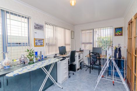 Photo of property in 32 Richmond Road, Carterton, 5713