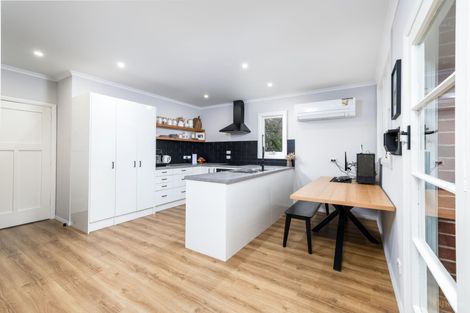 Photo of property in 58 Timaru Road, Waimate, 7924