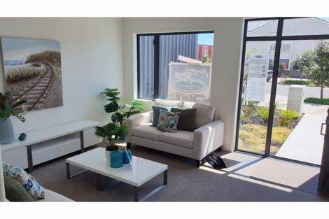 Photo of property in 33 Wallace Road, Ranui, Auckland, 0612